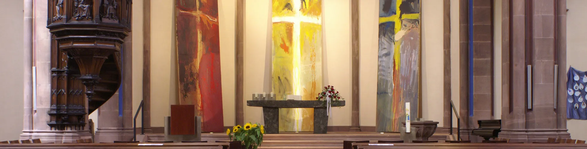 Quelle: Stadtkirche Offenburg Innenraum Stadtkirche Offenburg mit Altar