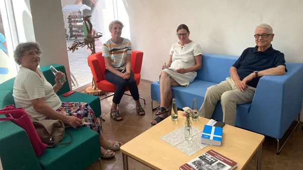 Quelle: Heike Kuhn Gesprächsrunde auf dem blauen Sofa