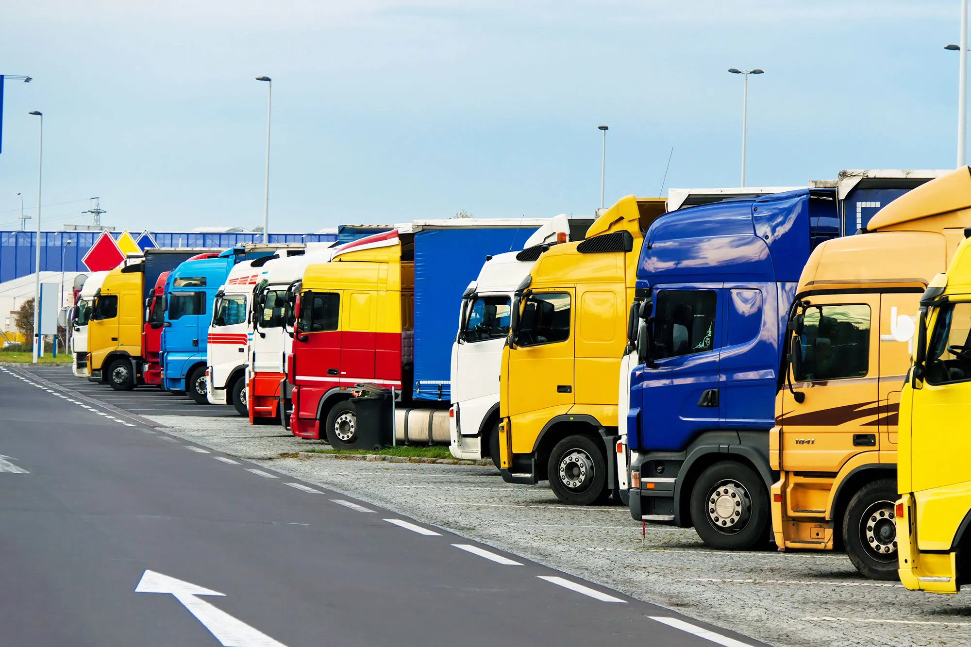 LKWs auf Parkplatz