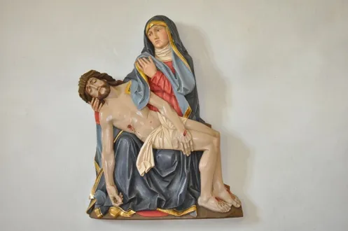 Quelle: Evang. Kirchengemeinde Neckarkatzenbach Maria mit dem Leichnam Jesu Christi auf dem Schoß