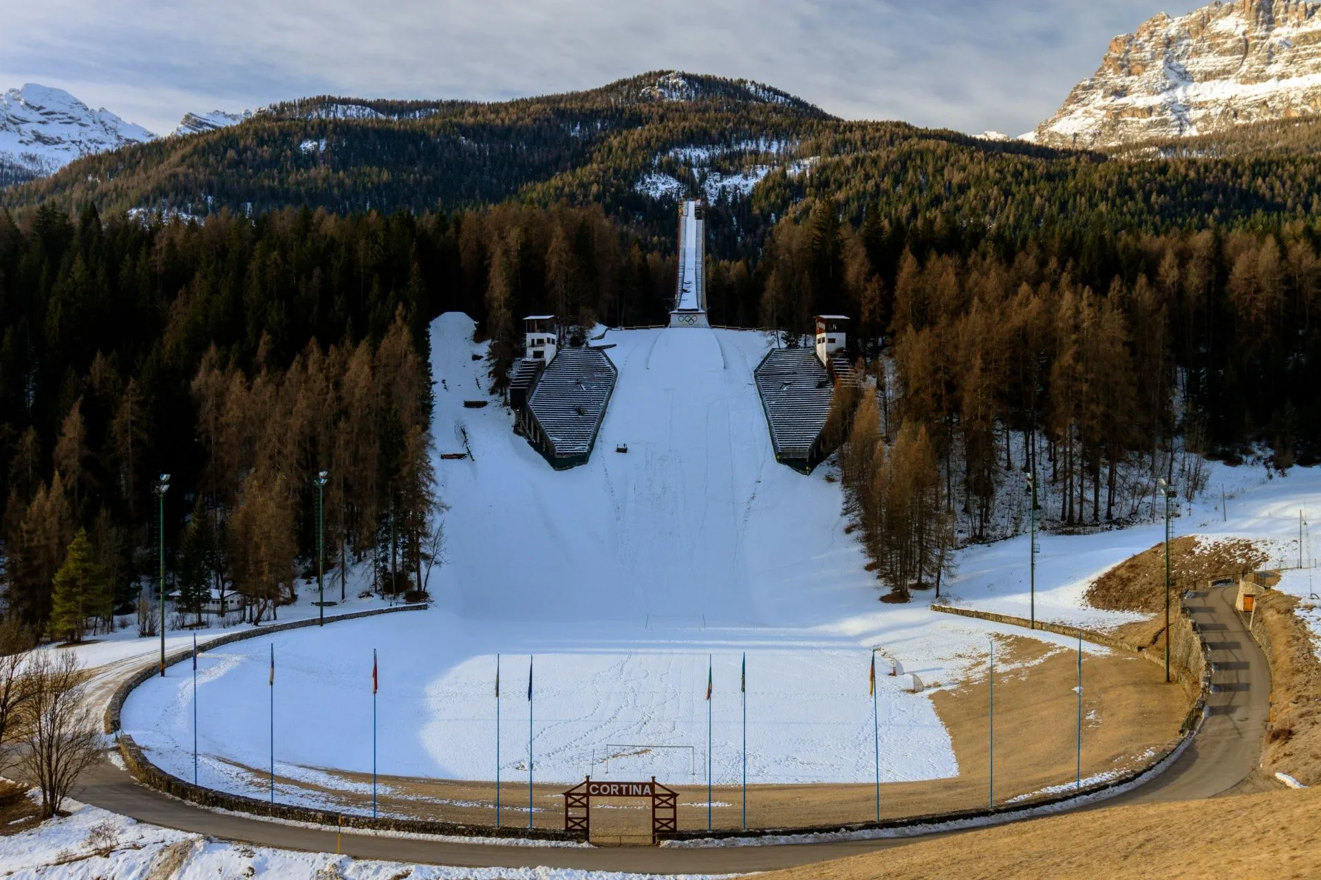 Blick auf eine Skisprungschanze