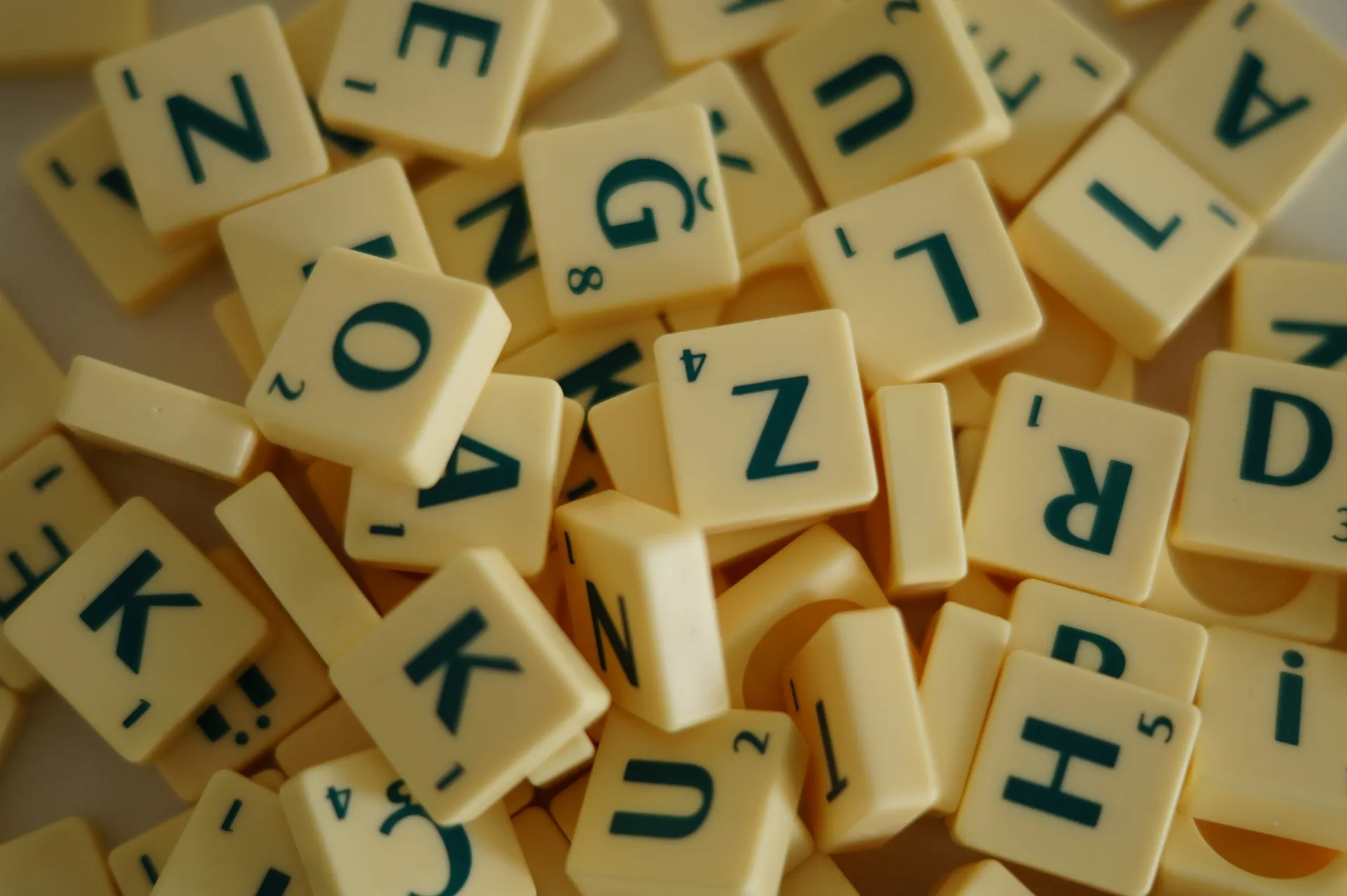 Quelle: Okan Akgül/Pixabay Buchstaben Fließen Scrabble-Spiel
