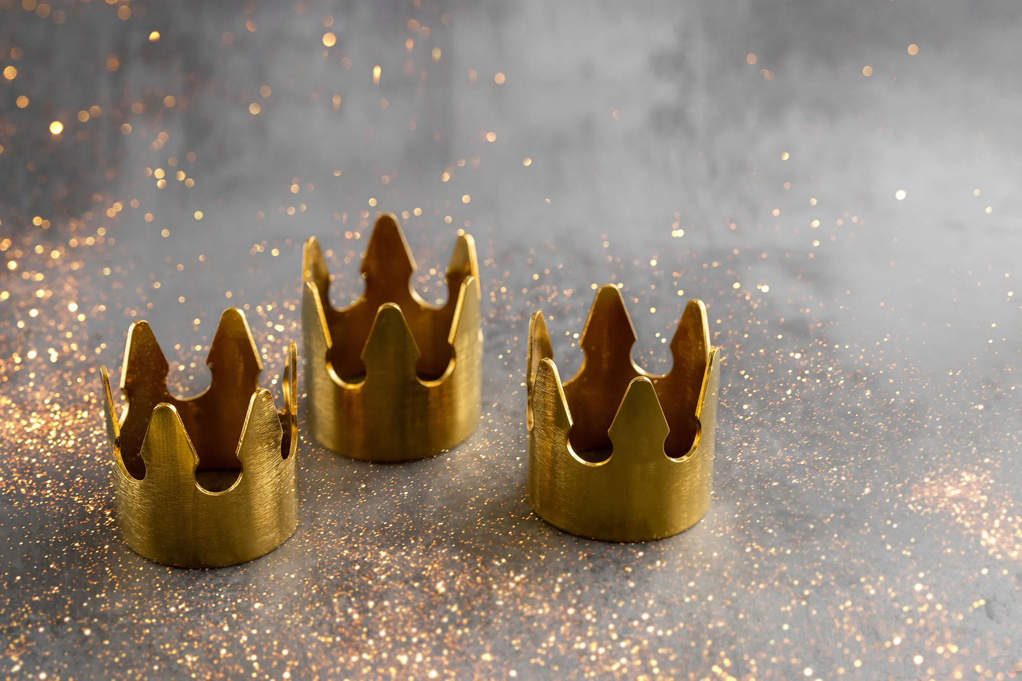 Drei goldene Kronen
