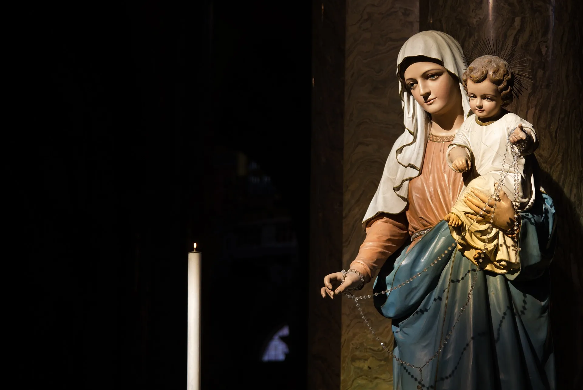 Quelle: nktam/pixabay Statue Maria mit Jesus