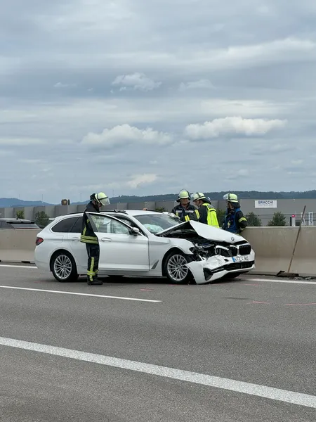 Quelle: ekiba / Heike Springhart Unfall mit weißem BMW