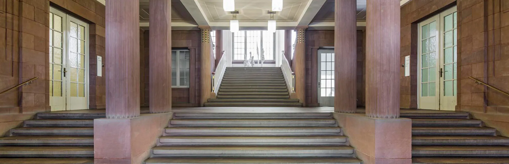 Treppenhaus des Evangelischen Oberkirchenrats in Karlsruhe