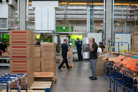 Arbeiter in einer Lagerhalle