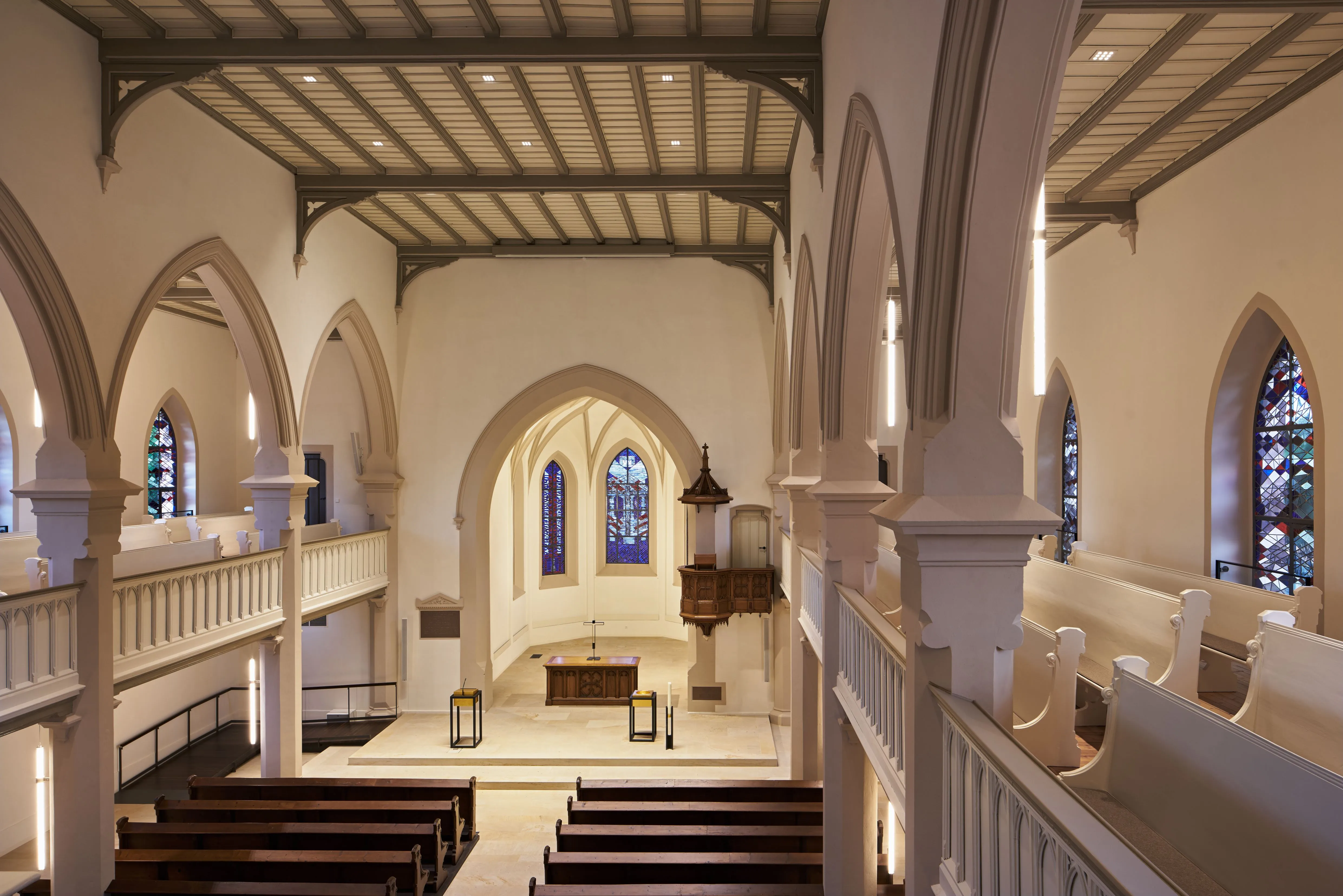 Quelle: Kunst: von der Stein, Aachen; Foto: Baumann, Karlsruhe Blick in die Kirche Linkenheim