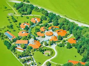 Quelle: Hohenwartforum Blich auf die Häuser des Hohewart Forums bei Pforzheim