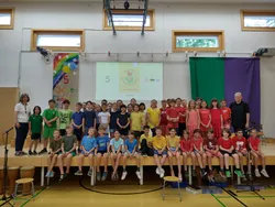 Quelle: Karin Wilke Gruppenbild der Thadden-Grundschule in HD