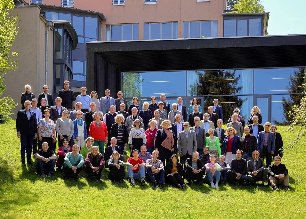 Gruppenbild der Mitglieder der 13. Landessynode